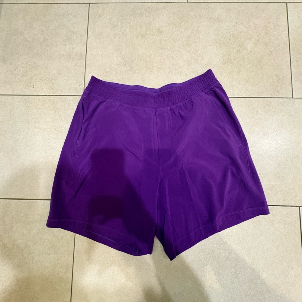 Lululemon 7 inch Pace breakers LL shorts